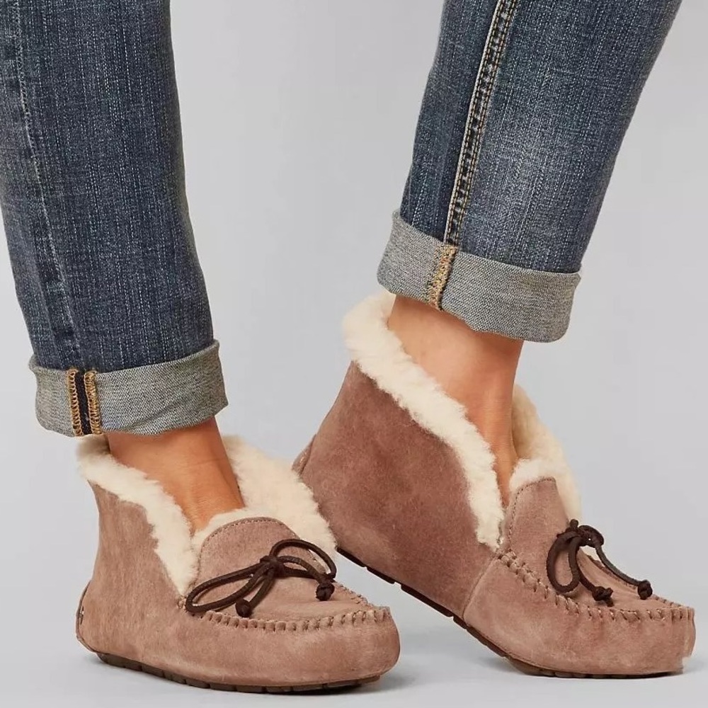 UGG Women’s Alena Slipper Chestnut Cuff Collar Water-Resistant Suede Rubber 5 36